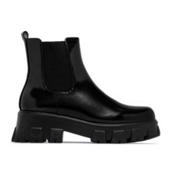 !! NEW !! Chunky Lug Sole Pull On Chelsea Boots in Black Patent - Picture 2 of 5